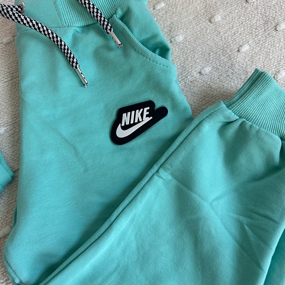 Sports outfits two pieces for girls - Picture 3 of 5